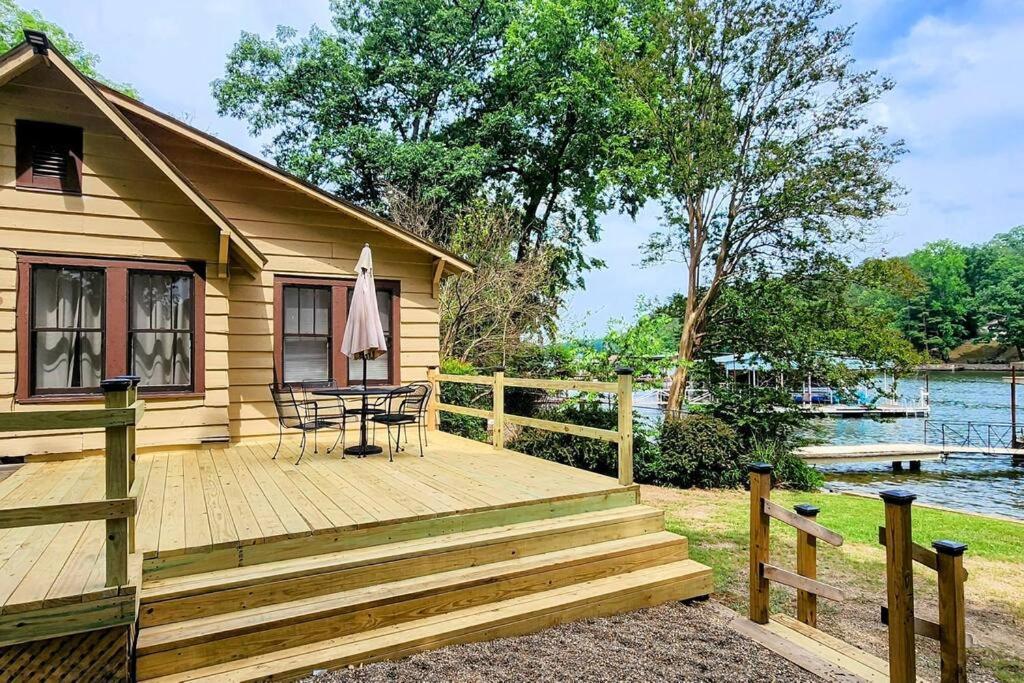 #05 - Lakefront Two Bedroom Cottage- Pet Friendly Hot Springs Exterior foto