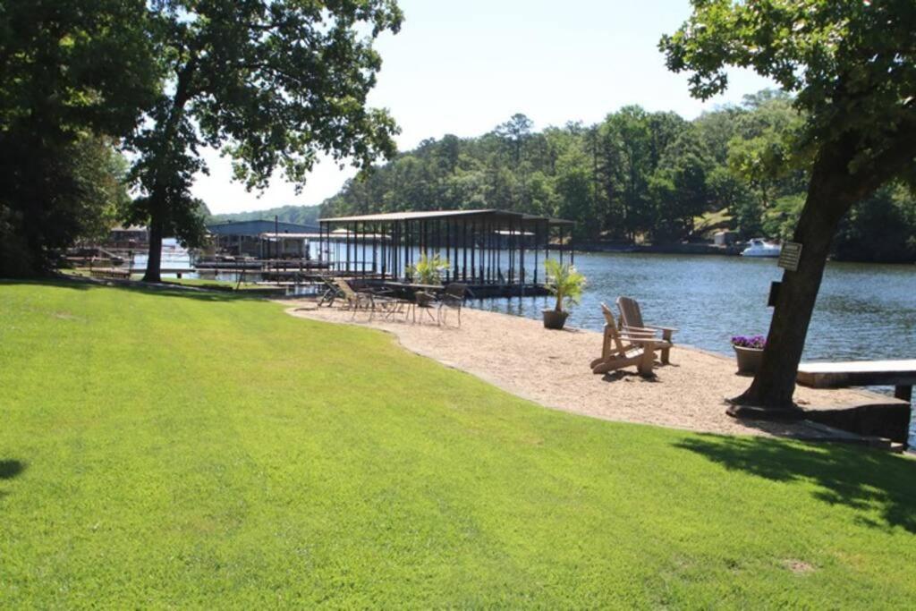 #05 - Lakefront Two Bedroom Cottage- Pet Friendly Hot Springs Exterior foto