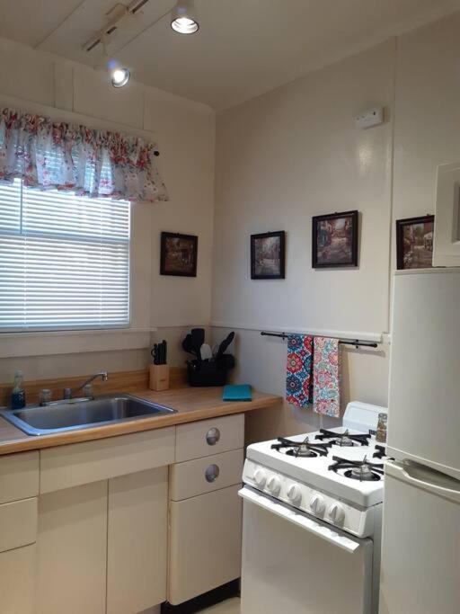 #05 - Lakefront Two Bedroom Cottage- Pet Friendly Hot Springs Exterior foto